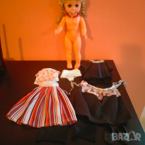 Колекционерска кукла народна носия Germany 32 см, снимка 10 - Колекции - 44477967