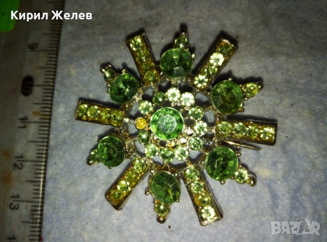 ПРЕКРАСНА СРЕБРИСТА АЖУРНА РЕТНО АРТ БРОШКА ИНКРУСТИРАНА с ИСКРЯЩИ ФАСЕТИРАНИ ЗЕЛЕНИ КРИСТАЛИ 17923, снимка 5 - Други - 42090466