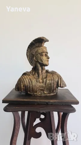 Авторска скулптура , бюст на римски воин , центурион . 