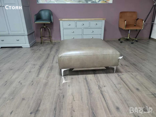 Голяма бежова кожена табуретка, снимка 4 - Дивани и мека мебел - 44606008