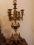 Масивен бронзов механичен часовник с два свещника петици, снимка 7