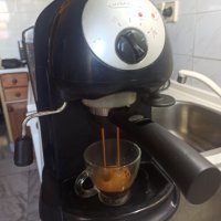 Кафемашина Делонги с ръкохватка с крема диск, работи отлично и прави хубаво кафе , снимка 2 - Кафемашини - 42416584