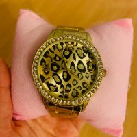 Позлатен дамски часовник с камъчета и леопардов десен, снимка 1 - Дамски - 30531965