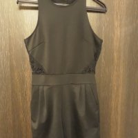 Къс панталон с горна част с гол гръб- официално елегантен сексапилен черно трико с дантелен елемент, снимка 1 - Къси панталони и бермуди - 37247152