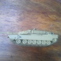 Модел на съвременен  американски танк Ейбрамс, снимка 3 - Колекции - 38513250