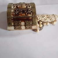 Камилска кост Стара кутия Иран + колие от камилска кост, снимка 5 - Бижутерийни комплекти - 38233382