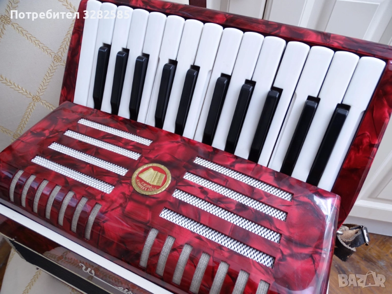 Акордеон Велтмайстер 12 баса, снимка 1