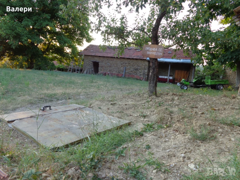 Парцел в регулация със здрава масивна плевня, снимка 1
