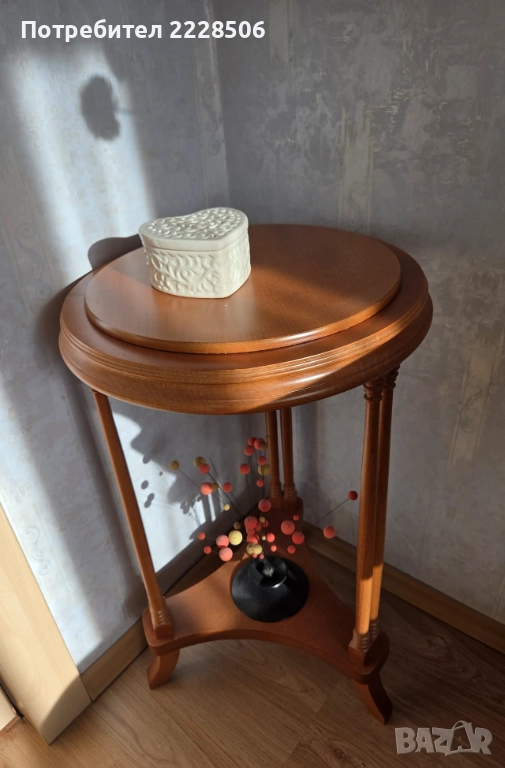 Помощна маса със скрито отделение!!! Много добро състояние!!!, снимка 1