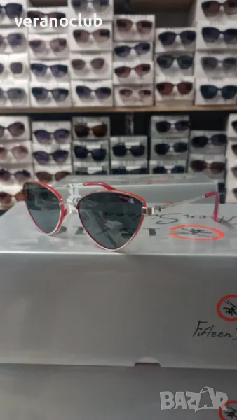 Слънчеви очила POLAROID с червен контур на рамката, снимка 1