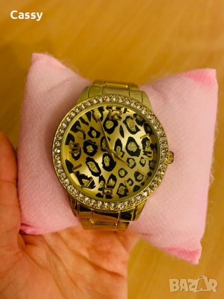 Позлатен дамски часовник с камъчета и леопардов десен, снимка 1
