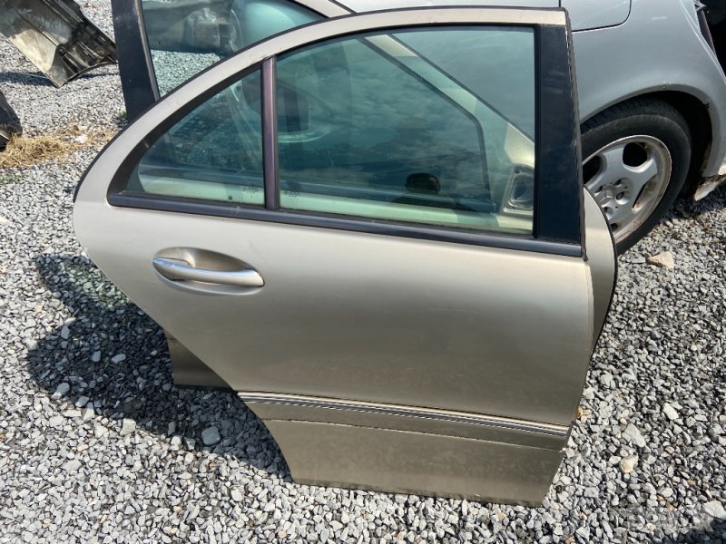 Врати врата за мерцедес ц класа 2000-2007г. W203 дясна задна и предна, снимка 1