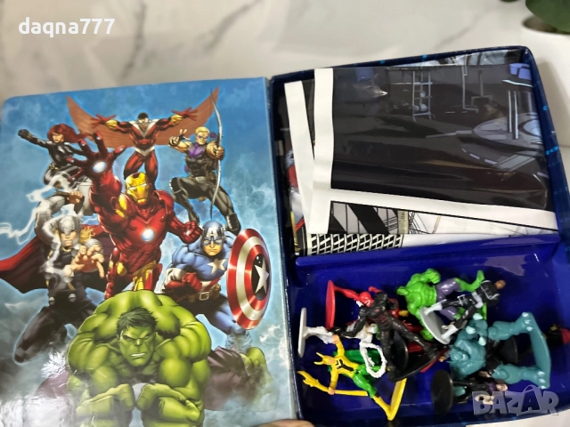 Книга Marvel с 10 фигурки, снимка 5 - Игри и пъзели - 52102296