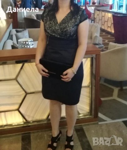 Елегантна тъмно синя рокля