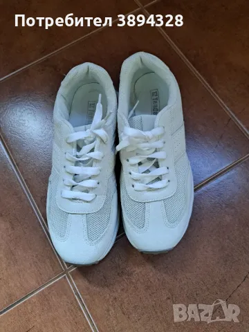 дамски маратонки,номер 39,отговарят на 38,стелка 24см.Обувани веднъж