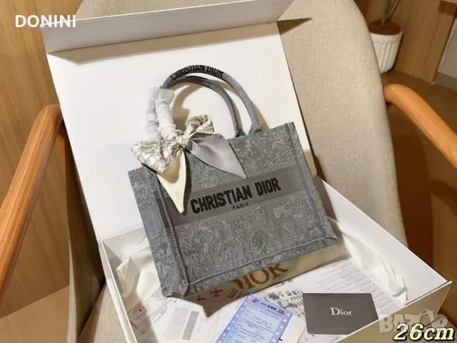 Christian Dior Дамска чанта, кожа, снимка 4 - Чанти - 56551640