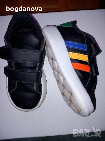 Детски оригинални маратонки Adidas, снимка 5 - Детски маратонки - 54047837