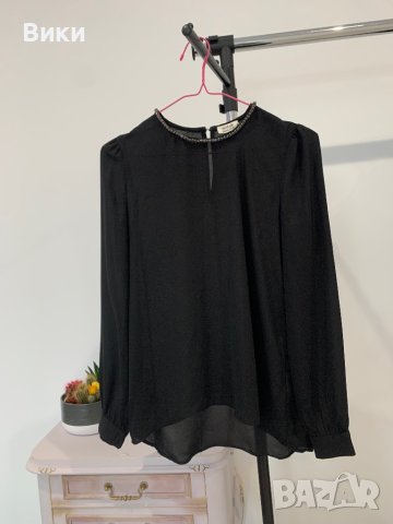 Красива блуза в размер XS, снимка 1 - Блузи с дълъг ръкав и пуловери - 44259939
