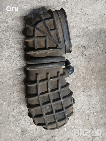 Оригинален въздуховод за Ауди 100 С4 2.3 бензин 054 133 357 B