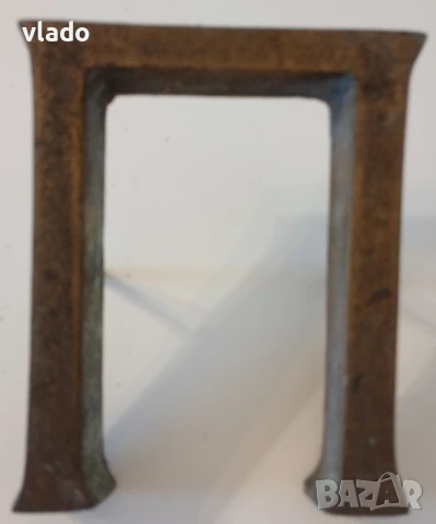 Големи букви от бронз