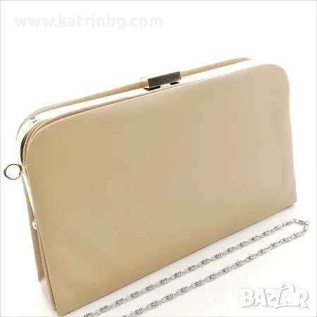 Официална чанта клъч изработен от еко кожа в бежово и златист обков