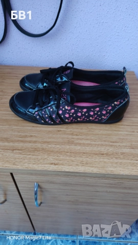 Дамски спортни обувки Adidas, снимка 4 - Дамски ежедневни обувки - 51461591