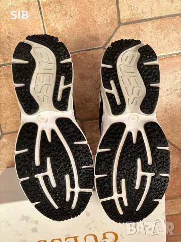 Дамски маратонки Guess, снимка 6 - Маратонки - 56320536