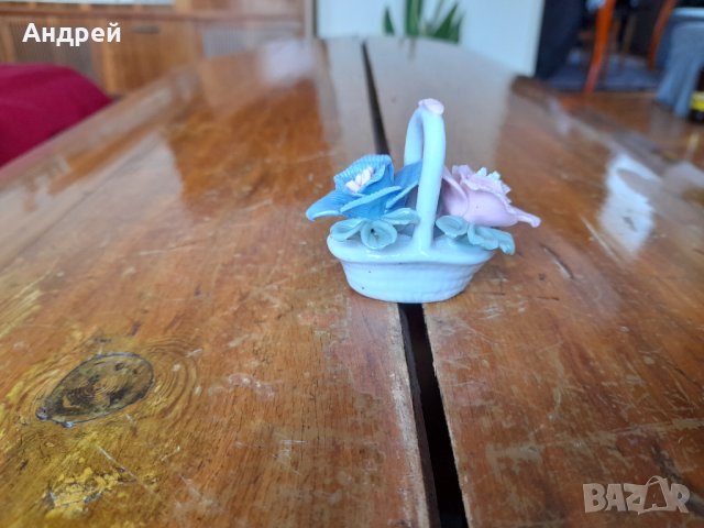 Стар порцеланов сувенир