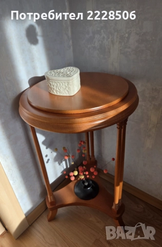 Помощна маса със скрито отделение!!! Много добро състояние!!!