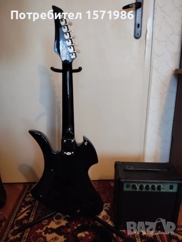 Детско юношеска електрическа китара с кубе, кабел, калъф,колан, тунер и слушалки , снимка 5 - Китари - 52792871