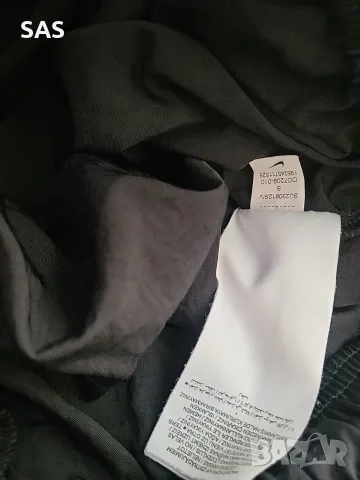 Nike Sportswear Широка кройка панталон в Черно , снимка 4 - Спортни екипи - 56207574
