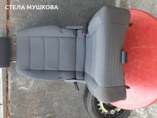 Седалки за Тюран - VW , снимка 2 - Части - 29152801