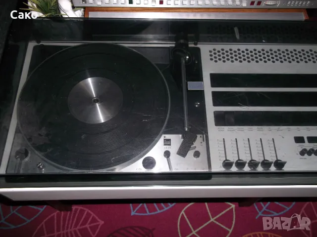 Продавам радио усилвател с грамофон WEGA, снимка 4 - Ресийвъри, усилватели, смесителни пултове - 49350212