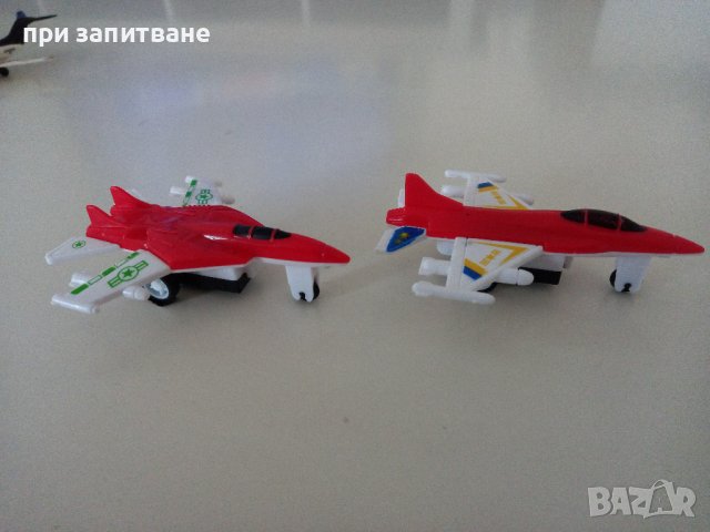  2 пластмасови изтребителя, снимка 1