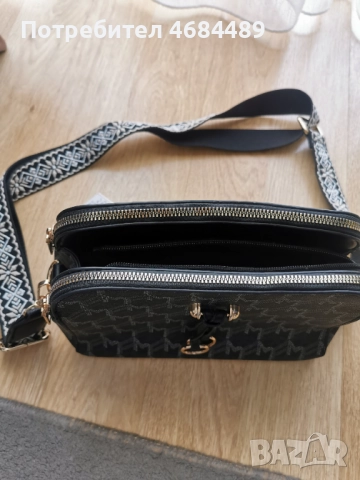 Дамска чанта, снимка 3 - Чанти - 52824024