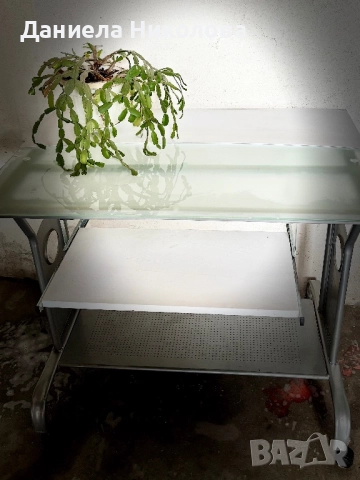 Метално бюро за компютър, снимка 2 - Бюра - 52019843