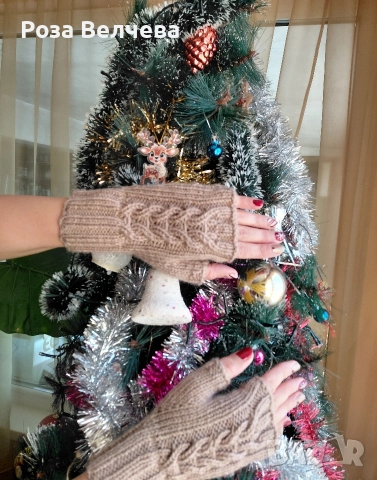 Ръчно плетени дамски ръкавички, снимка 4 - Чанти - 52938321