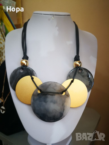 Колиета, снимка 2 - Колиета, медальони, синджири - 16861876