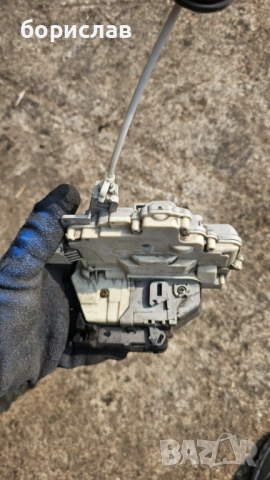 Задна лява брава за Audi q7, снимка 4 - Части - 51637337