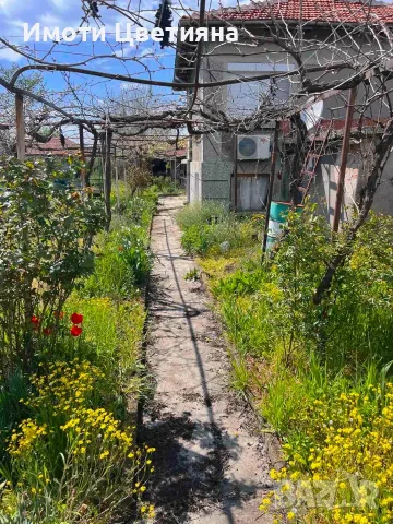 Двуетажна къща в с. Млекарево