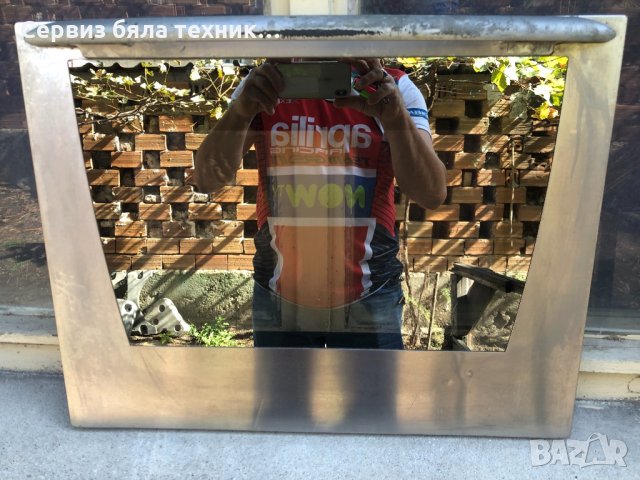 Продавам отлично запазено предно стъкло с дръжката за готварска печка INDESIT