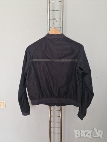 Страхотно дамско тънко  яке NIKE размер S , снимка 4 - Якета - 44176116