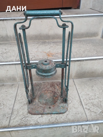 Стара машина за буркани от соца