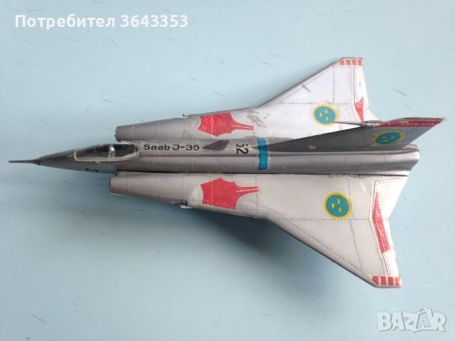 Модел на самолет Saab J-35 Draken 1/72