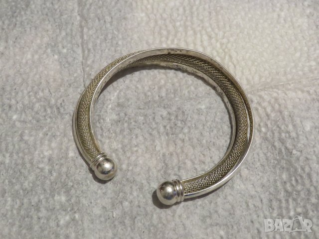 Красива дамска дизайнерска гривна . 