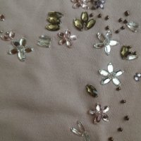 КРАСИВА плътна блуза в цвят пепел от рози с камъни и перли за възраст 7 години , снимка 3 - Детски Блузи и туники - 40044783