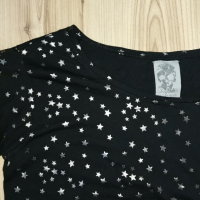 Дамска тениска ZARA Trafaluc, size M, свободен модел, черна със сребърни звездички, като нова, снимка 2 - Тениски - 35078159