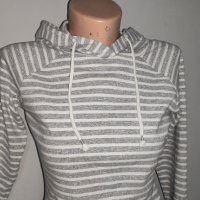 РАЗПРОДАЖБА нова блузка с качулка , снимка 2 - Блузи с дълъг ръкав и пуловери - 38658933