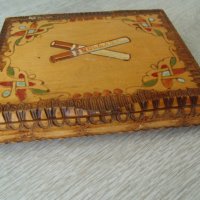№ 7134 стара  дървена кутия / табакера   - пирографирани орнаменти  - размер 10 / 8,5 / 2 см , снимка 3 - Други ценни предмети - 42144579