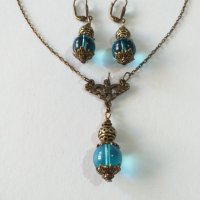 Разкошен комплект бижута с лазурно сини мъниста от Венецианско стъкло и орнаменти в цвят бронз , снимка 3 - Бижутерийни комплекти - 37527603